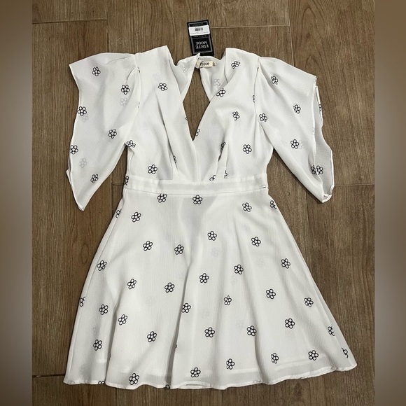 NWT Essue Floral Print White Dress - Picture 2 of 4